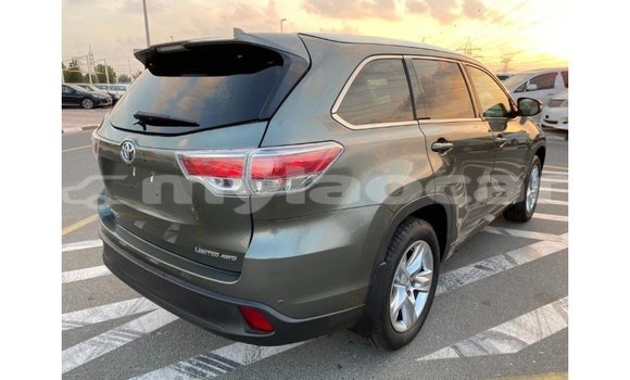Buy Import Toyota Highlander Green Car in Import - Dubai in Attapeu Province Buy Import Toyota Highlander Green Car in Import - Dubai in Attapeu Province