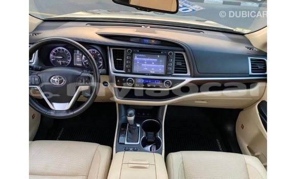 Buy Import Toyota Highlander Green Car in Import - Dubai in Attapeu Province Buy Import Toyota Highlander Green Car in Import - Dubai in Attapeu Province