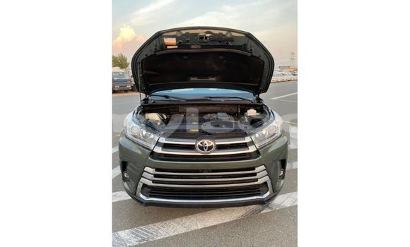Buy Import Toyota Highlander Green Car in Import - Dubai in Attapeu Province Buy Import Toyota Highlander Green Car in Import - Dubai in Attapeu Province
