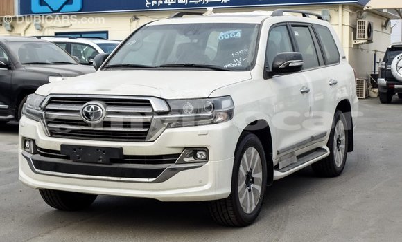 Acheter Import Voiture Toyota Land Cruiser Blanc à Import - Dubai, Attapeu Province Acheter Import Voiture Toyota Land Cruiser Blanc à Import - Dubai, Attapeu Province
