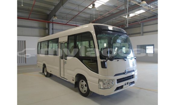 Buy Import Abarth 595 White Car in Import - Dubai in Attapeu Province