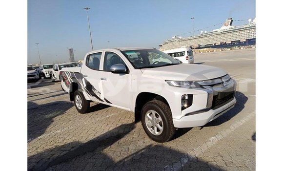 Buy Import Mitsubishi L200 White Car in Import - Dubai in Attapeu Province Buy Import Mitsubishi L200 White Car in Import - Dubai in Attapeu Province