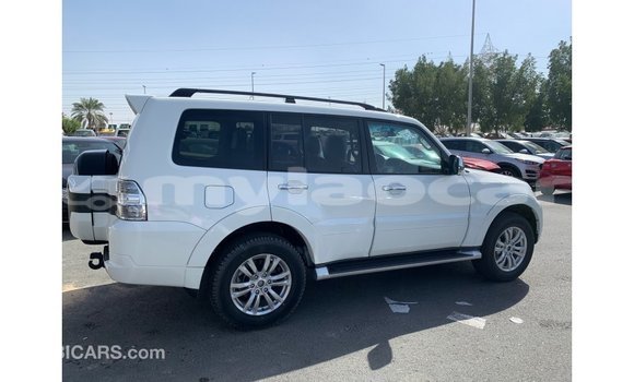 Buy Import Mitsubishi Pajero White Car in Import - Dubai in Attapeu Province Buy Import Mitsubishi Pajero White Car in Import - Dubai in Attapeu Province