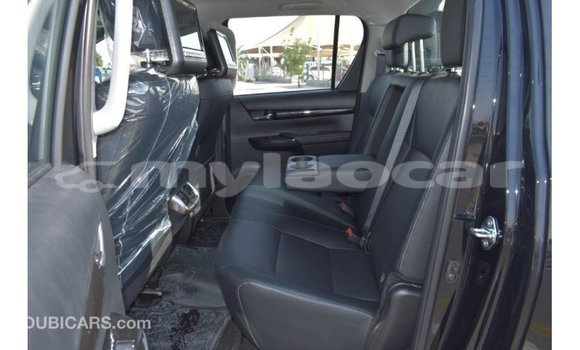 Acheter Import Voiture Toyota Hilux Noir à Import - Dubai, Attapeu Province Acheter Import Voiture Toyota Hilux Noir à Import - Dubai, Attapeu Province