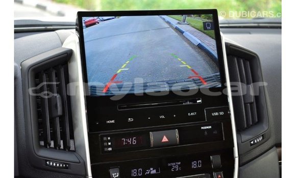 Acheter Import Voiture Toyota Land Cruiser Noir à Import - Dubai, Attapeu Province Acheter Import Voiture Toyota Land Cruiser Noir à Import - Dubai, Attapeu Province