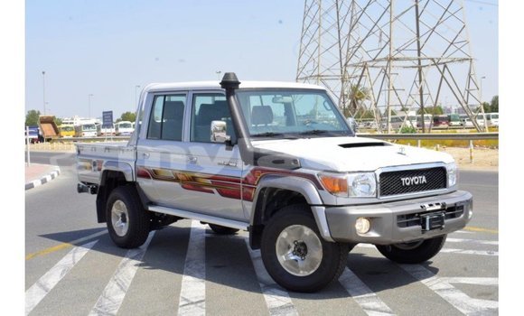 Acheter Import Voiture Toyota Land Cruiser Autre à Import - Dubai, Attapeu Province Acheter Import Voiture Toyota Land Cruiser Autre à Import - Dubai, Attapeu Province
