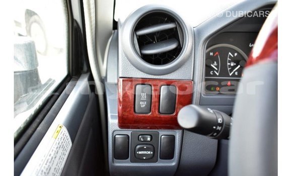 Acheter Import Voiture Toyota Land Cruiser Autre à Import - Dubai, Attapeu Province Acheter Import Voiture Toyota Land Cruiser Autre à Import - Dubai, Attapeu Province