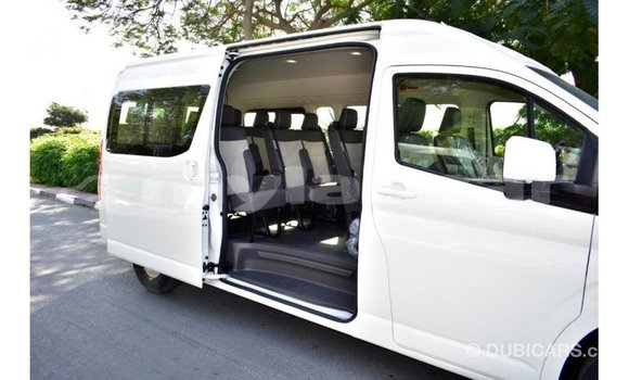 Acheter Import Voiture Toyota Hiace Blanc à Import - Dubai, Attapeu Province Acheter Import Voiture Toyota Hiace Blanc à Import - Dubai, Attapeu Province