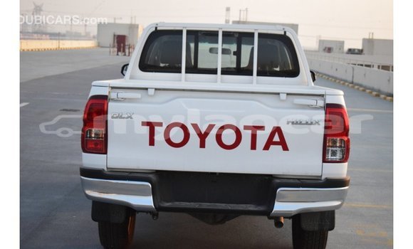 Acheter Import Voiture Toyota Hilux Blanc à Import - Dubai, Attapeu Province Acheter Import Voiture Toyota Hilux Blanc à Import - Dubai, Attapeu Province