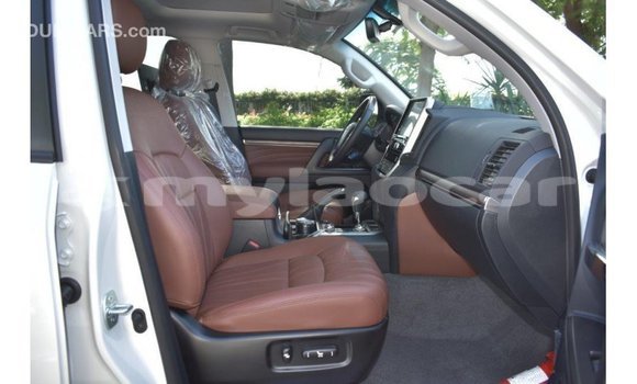 Buy Import Toyota Land Cruiser White Car in Import - Dubai in Attapeu Province Buy Import Toyota Land Cruiser White Car in Import - Dubai in Attapeu Province