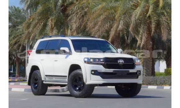Buy Import Toyota Land Cruiser White Car in Import - Dubai in Attapeu Province Buy Import Toyota Land Cruiser White Car in Import - Dubai in Attapeu Province