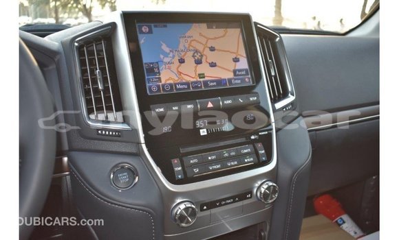 Acheter Import Voiture Toyota Land Cruiser Noir à Import - Dubai, Attapeu Province Acheter Import Voiture Toyota Land Cruiser Noir à Import - Dubai, Attapeu Province