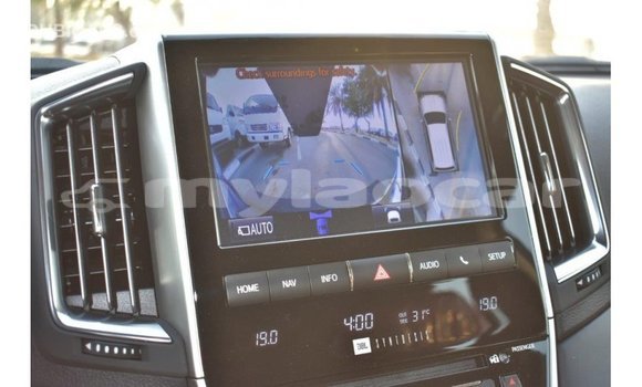 Acheter Import Voiture Toyota Land Cruiser Noir à Import - Dubai, Attapeu Province Acheter Import Voiture Toyota Land Cruiser Noir à Import - Dubai, Attapeu Province