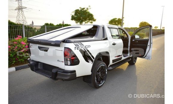 Acheter Import Voiture Toyota Hilux Blanc à Import - Dubai, Attapeu Province Acheter Import Voiture Toyota Hilux Blanc à Import - Dubai, Attapeu Province