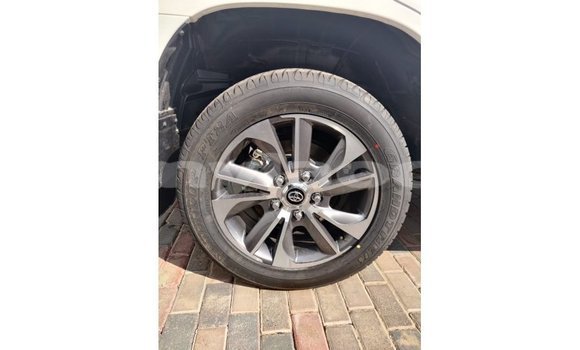 Buy Import Toyota Land Cruiser White Car in Import - Dubai in Attapeu Province Buy Import Toyota Land Cruiser White Car in Import - Dubai in Attapeu Province