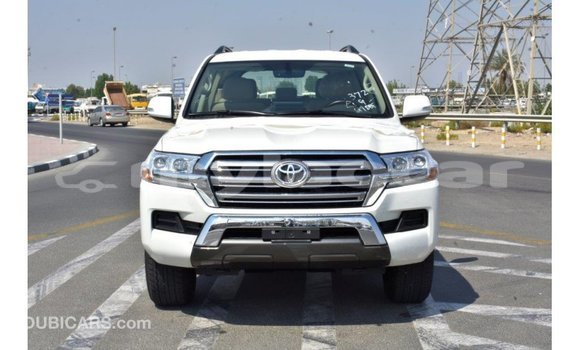 Acheter Import Voiture Toyota Land Cruiser Blanc à Import - Dubai, Attapeu Province Acheter Import Voiture Toyota Land Cruiser Blanc à Import - Dubai, Attapeu Province