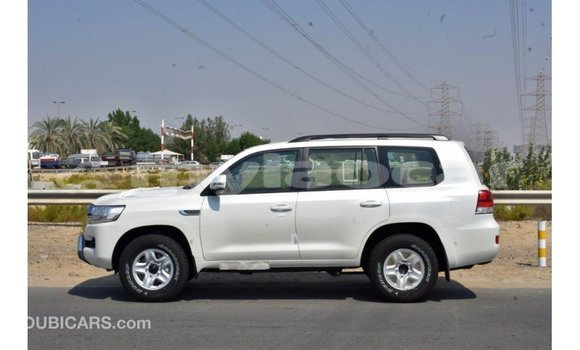 Acheter Import Voiture Toyota Land Cruiser Blanc à Import - Dubai, Attapeu Province Acheter Import Voiture Toyota Land Cruiser Blanc à Import - Dubai, Attapeu Province