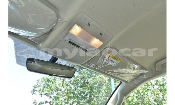 Acheter Import Voiture Toyota Land Cruiser Blanc à Import - Dubai, Attapeu Province Acheter Import Voiture Toyota Land Cruiser Blanc à Import - Dubai, Attapeu Province