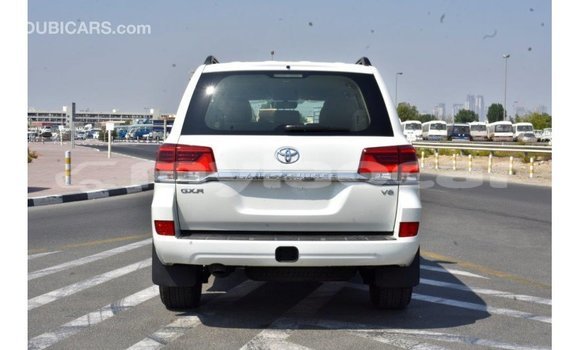 Acheter Import Voiture Toyota Land Cruiser Blanc à Import - Dubai, Attapeu Province Acheter Import Voiture Toyota Land Cruiser Blanc à Import - Dubai, Attapeu Province