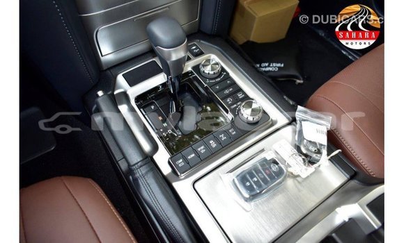 Acheter Import Voiture Toyota Land Cruiser Noir à Import - Dubai, Attapeu Province Acheter Import Voiture Toyota Land Cruiser Noir à Import - Dubai, Attapeu Province