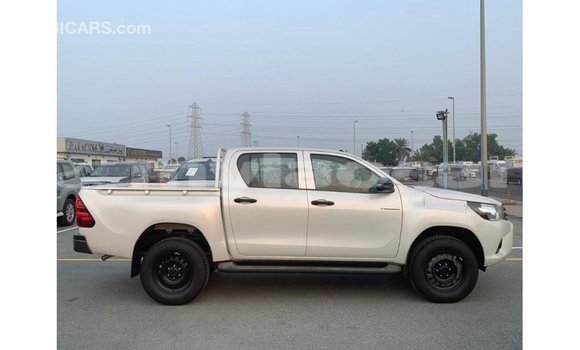 Acheter Import Voiture Toyota Hilux Blanc à Import - Dubai, Attapeu Province Acheter Import Voiture Toyota Hilux Blanc à Import - Dubai, Attapeu Province