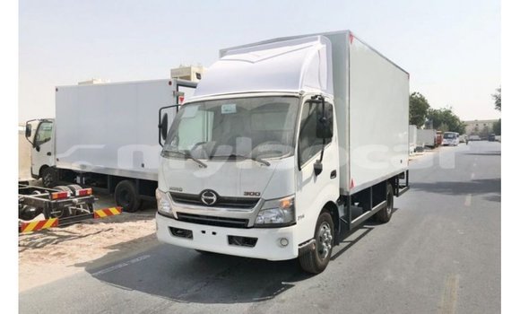 Buy Import Hino 300 Series White Truck in Import - Dubai in Attapeu Province