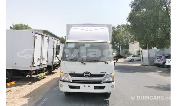 Buy Import Hino 300 Series White Truck in Import - Dubai in Attapeu Province Buy Import Hino 300 Series White Truck in Import - Dubai in Attapeu Province