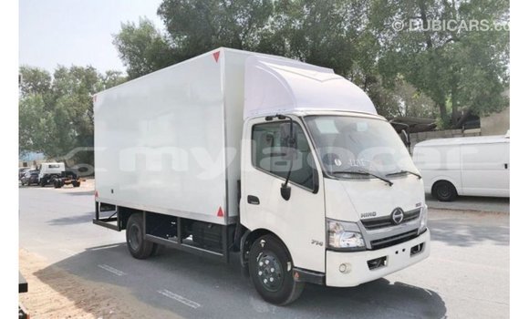 Buy Import Hino 300 Series White Truck in Import - Dubai in Attapeu Province Buy Import Hino 300 Series White Truck in Import - Dubai in Attapeu Province