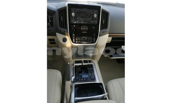 Buy Import Toyota Land Cruiser White Car in Import - Dubai in Attapeu Province Buy Import Toyota Land Cruiser White Car in Import - Dubai in Attapeu Province