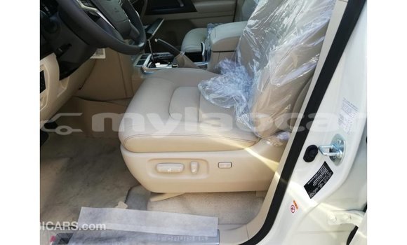 Buy Import Toyota Land Cruiser White Car in Import - Dubai in Attapeu Province Buy Import Toyota Land Cruiser White Car in Import - Dubai in Attapeu Province