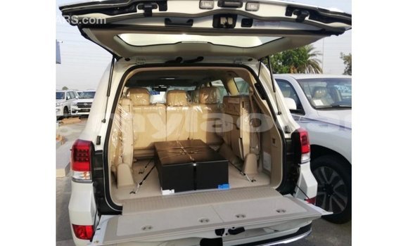 Buy Import Toyota Land Cruiser White Car in Import - Dubai in Attapeu Province Buy Import Toyota Land Cruiser White Car in Import - Dubai in Attapeu Province