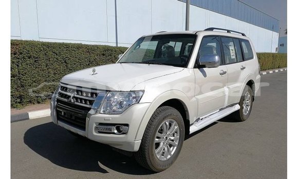 Acheter Import Voiture Mitsubishi Pajero Blanc à Import - Dubai, Attapeu Province Acheter Import Voiture Mitsubishi Pajero Blanc à Import - Dubai, Attapeu Province