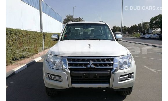 Acheter Import Voiture Mitsubishi Pajero Blanc à Import - Dubai, Attapeu Province Acheter Import Voiture Mitsubishi Pajero Blanc à Import - Dubai, Attapeu Province