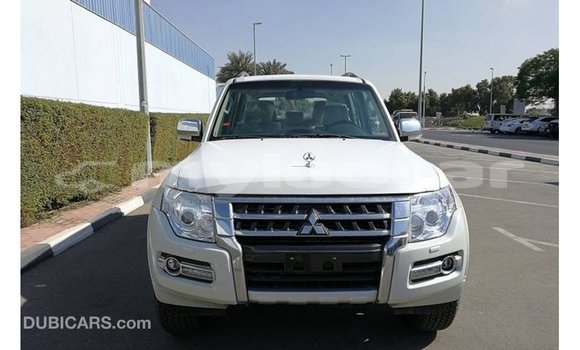 Acheter Import Voiture Mitsubishi Pajero Blanc à Import - Dubai, Attapeu Province Acheter Import Voiture Mitsubishi Pajero Blanc à Import - Dubai, Attapeu Province
