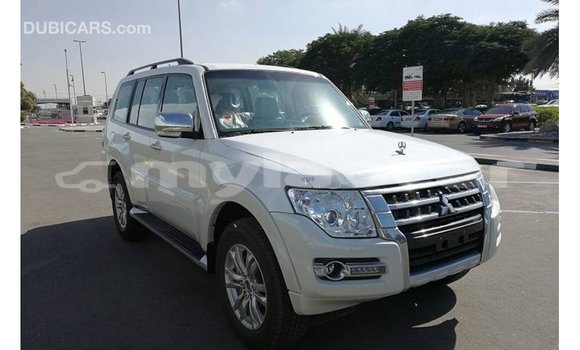 Acheter Import Voiture Mitsubishi Pajero Blanc à Import - Dubai, Attapeu Province Acheter Import Voiture Mitsubishi Pajero Blanc à Import - Dubai, Attapeu Province