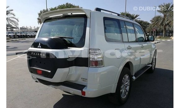 Acheter Import Voiture Mitsubishi Pajero Blanc à Import - Dubai, Attapeu Province Acheter Import Voiture Mitsubishi Pajero Blanc à Import - Dubai, Attapeu Province