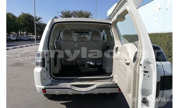 Acheter Import Voiture Mitsubishi Pajero Blanc à Import - Dubai, Attapeu Province Acheter Import Voiture Mitsubishi Pajero Blanc à Import - Dubai, Attapeu Province