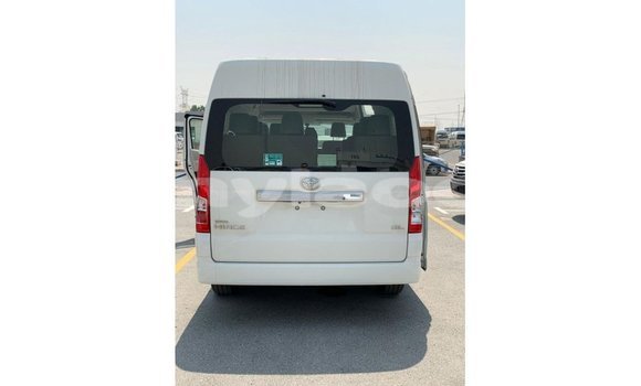 Acheter Import Voiture Toyota Hiace Blanc à Import - Dubai, Attapeu Province Acheter Import Voiture Toyota Hiace Blanc à Import - Dubai, Attapeu Province