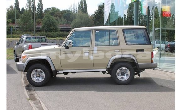 Buy Import Toyota Land Cruiser Beige Car in Import - Dubai in Attapeu Province Buy Import Toyota Land Cruiser Beige Car in Import - Dubai in Attapeu Province