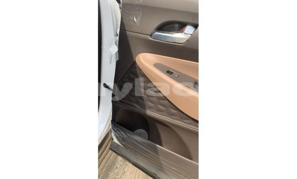 Buy Import Hyundai Santa Fe White Car in Import - Dubai in Attapeu Province Buy Import Hyundai Santa Fe White Car in Import - Dubai in Attapeu Province