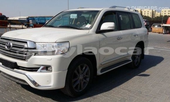 Acheter Import Voiture Toyota Land Cruiser Blanc à Import - Dubai, Attapeu Province Acheter Import Voiture Toyota Land Cruiser Blanc à Import - Dubai, Attapeu Province