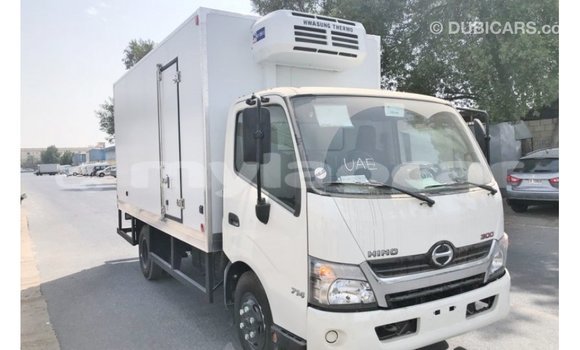 Buy Import Hino 300 Series White Truck in Import - Dubai in Attapeu Province Buy Import Hino 300 Series White Truck in Import - Dubai in Attapeu Province