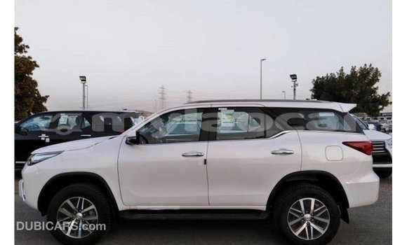 Acheter Import Voiture Toyota Fortuner Blanc à Import - Dubai, Attapeu Province Acheter Import Voiture Toyota Fortuner Blanc à Import - Dubai, Attapeu Province