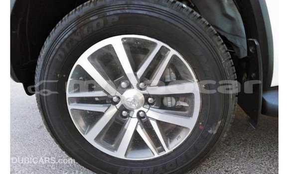 Acheter Import Voiture Toyota Fortuner Blanc à Import - Dubai, Attapeu Province Acheter Import Voiture Toyota Fortuner Blanc à Import - Dubai, Attapeu Province