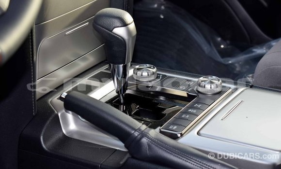 Buy Import Toyota Land Cruiser White Car in Import - Dubai in Attapeu Province Buy Import Toyota Land Cruiser White Car in Import - Dubai in Attapeu Province