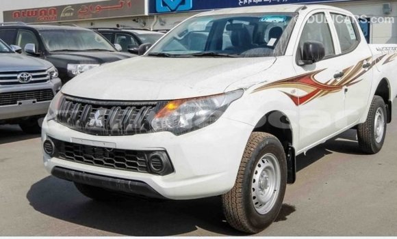 Buy Import Mitsubishi L200 White Car in Import - Dubai in Attapeu Province