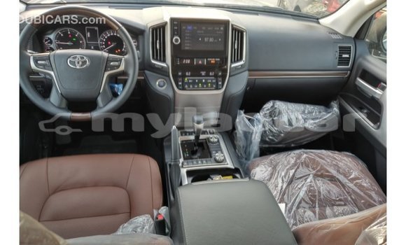 Buy Import Toyota Land Cruiser White Car in Import - Dubai in Attapeu Province Buy Import Toyota Land Cruiser White Car in Import - Dubai in Attapeu Province