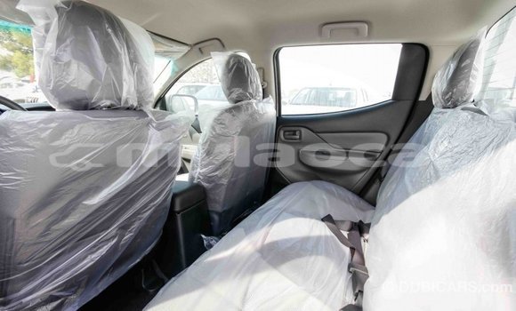 Buy Import Mitsubishi L200 White Car in Import - Dubai in Attapeu Province Buy Import Mitsubishi L200 White Car in Import - Dubai in Attapeu Province