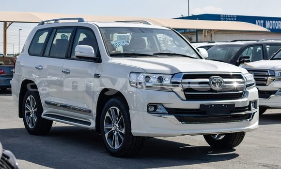 Acheter Import Voiture Toyota Land Cruiser Blanc à Import - Dubai, Attapeu Province Acheter Import Voiture Toyota Land Cruiser Blanc à Import - Dubai, Attapeu Province