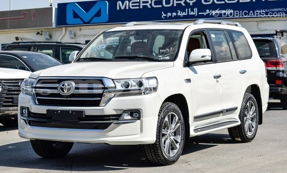 Acheter Import Voiture Toyota Land Cruiser Blanc à Import - Dubai, Attapeu Province Acheter Import Voiture Toyota Land Cruiser Blanc à Import - Dubai, Attapeu Province